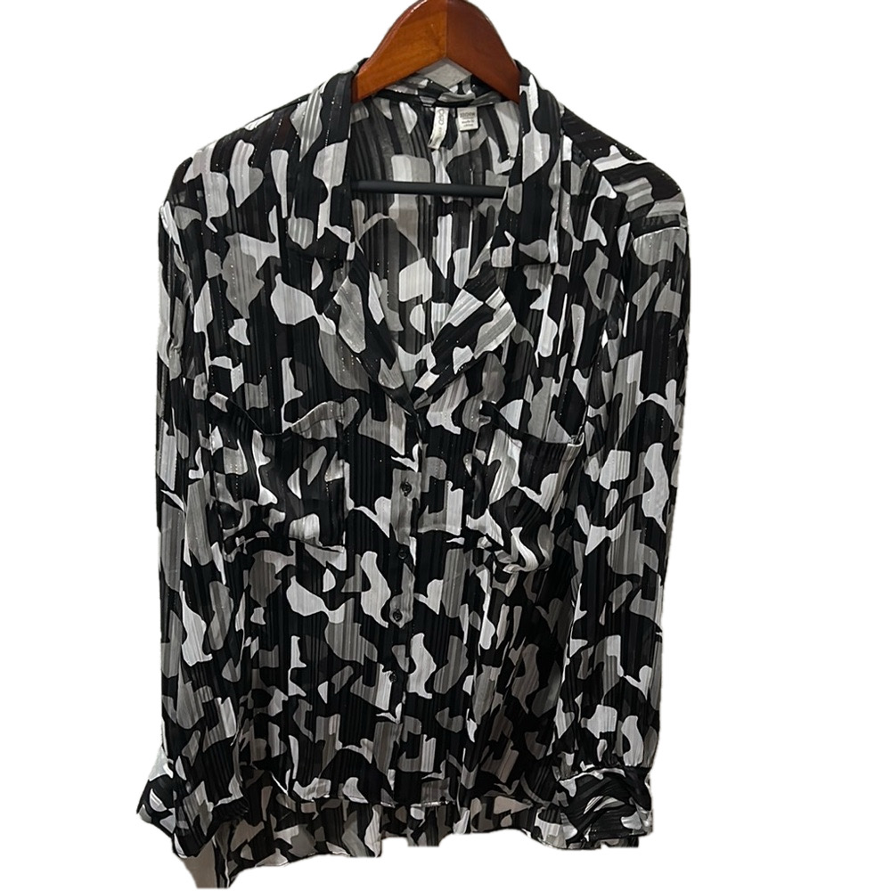 🌙CATO Black and White Top size 22/24W GUC see through mesh top..